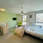 We Live In R - 203 Apartment