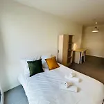 We Live In R - 203 Apartment *