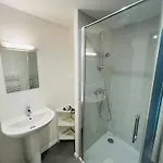 We Live In R - 203 Apartment *